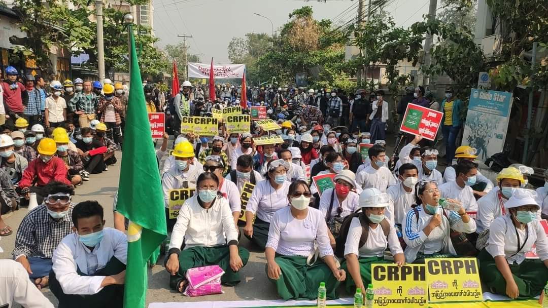 Burcandy2's tweet photo. MANDALAY's sit-in strike. Police came and cracked down violently while we are dispersing.
#WhatsHappeningInMyanmar 
#Mar13Coup https://t.co/VsbTAEvd10
