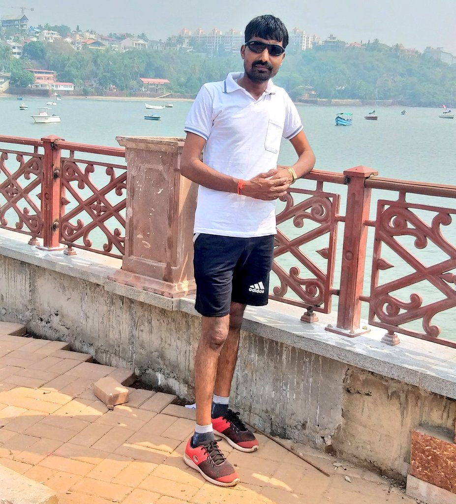 govind_funage's tweet photo. जमाने की नजर में थोड़ा सा अकड़ कर चलना सिख लो..,,मोम जैसा दिल लेकर फिरोगे तो 
लोग जलाते ही रहेंगे !! https://t.co/5pkF0d44Hl
