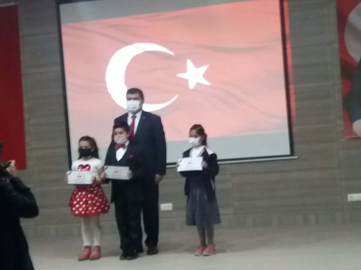 Okulumuz 3-D sınıfı öğrencisi Elif Beril Öztürkmen Nizip İlçesinde İstiklâl Marşını 10 kıtasını ezbere okuma yarışmasında Nizip 1.si olmuştur <a href="/ziyaselcuk/">Ziya Selçuk</a>
<a href="/yasintepe/">Yasin TEPE</a> @Cgnde <a href="/M_Kilicparlar/">Metin KILIÇPARLAR</a> <a href="/Mslmerdgnilklu/">Müslüm Erdoğan İLKOKULU</a>