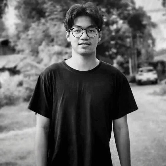 We shouted out in strikes like "We are youths! We have future" . But these little precious boys sacrificed their bright futures and precious lives! How to console ourselves for this kind of loss! May your souls rest in Power ~

#WhatsHappeningInMyanmar
#Mar13Coup