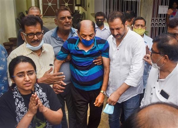 itsdebbie04's tweet photo. @narendramodi ji
@AmitShah ji
A 74years old man has filed an complaint he lost his one nd only son... 
It’s painful too see those murderer are roaming free.. 
9months
Kindly do the needful 🙏🏻
People are waiting all over the world for justice
Kolkata On Roads 4 SSR @republic @ANI https://t.co/g3JNkX10St