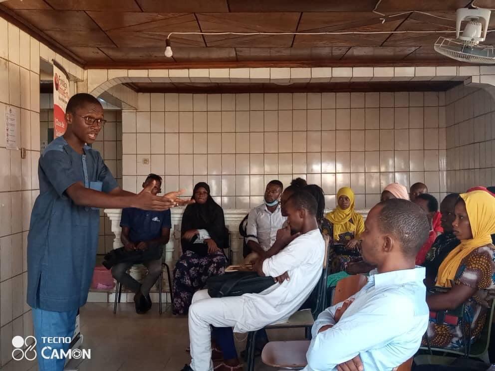 dore_kerfala's tweet photo. Les rêves sans objectifs ne sont que des rêves. 
#Bebettereveryday
#MaPoubelleMonSac
#Action
#Pictureman: Mamadou Bhoye Barry https://t.co/bpQXI6x2JO