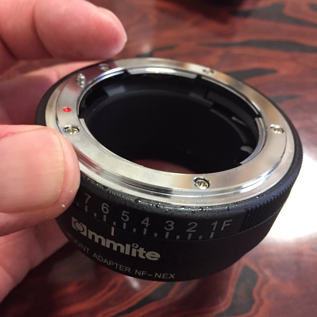 voiceprint86's tweet image. コムライトのマウントアダプター。
思ってたより質感良くてびっくり💨
大満足(^_^)
オールドレンズ付けてミラーレスに装着した時はちょっと鳥肌たった（笑）
#コムライト
#commlite
#マウントアダプター