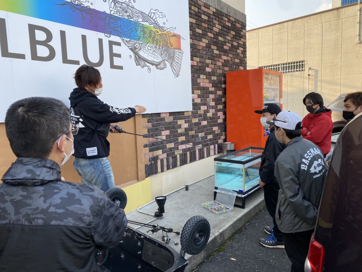 ALLBLUE_GL's tweet photo. mibro
in store event
外の水槽でルアーの動きなど教えていただいてます✨
DerringerSRも、デスサイズも、ダブルウィップも大量に入荷してます!
NOMADも入荷してますよー!
是非遊びに来て下さーーい😁
#mibro #NOMAD #ALLBULE https://t.co/xtPo0cSlh2