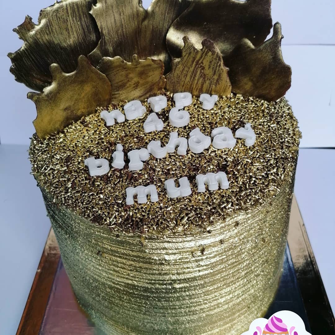 Chelsea_Cakes_'s tweet photo. Fluffy chocolate cake for a loved mum. #yummycake #fluffycake #chocolatecake #goldcake #goldairbrush #chocolateoverload #bulawayo #bulawayobaker #bakingfromscratch #zimcakeartist #zimbaking @redmarketsunday @zimleague @CulxureMagZim https://t.co/YuCqDoHB2e