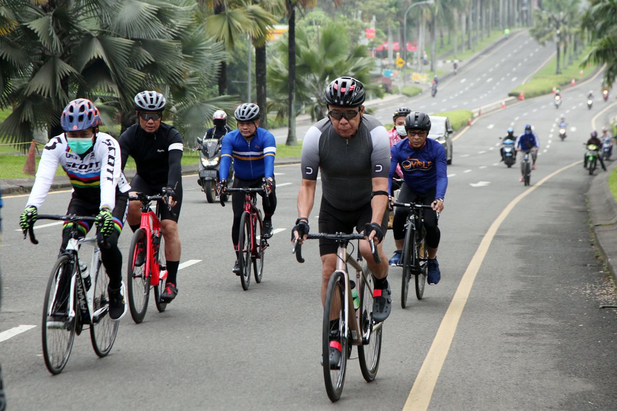 Gowes Nusantara NasDem

Wakil Ketua Umum DPP Partai NasDem Ahmad M Ali bersama sejumlah pengurus DPP lainnya mengawali "Gowes Nusantara NasDem" di Kabupaten Bandung, Jawa Barat (Jabar), Sabtu (13/3/2021).