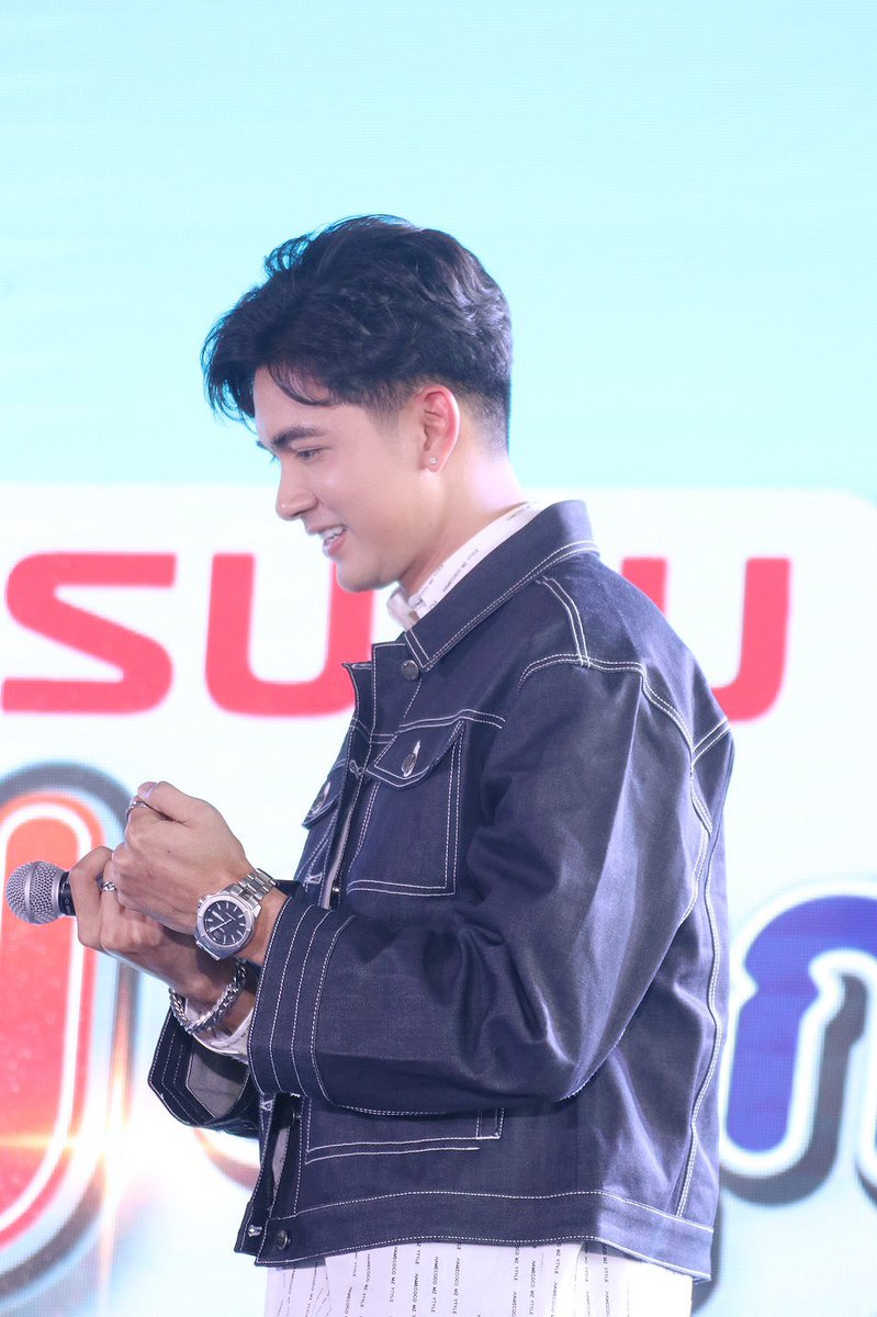 HussaweeFamily's tweet photo. เซ็ตมุมข้าง หล่อละลาย🥰🥰

Credit: 📸ทัพหน้าบ้านเข้มหัสวีร์

#ISUZUxHussawee
#อีซูซุยิ้มสนุกสุขพลิกโลก https://t.co/CPIVvNbNBr