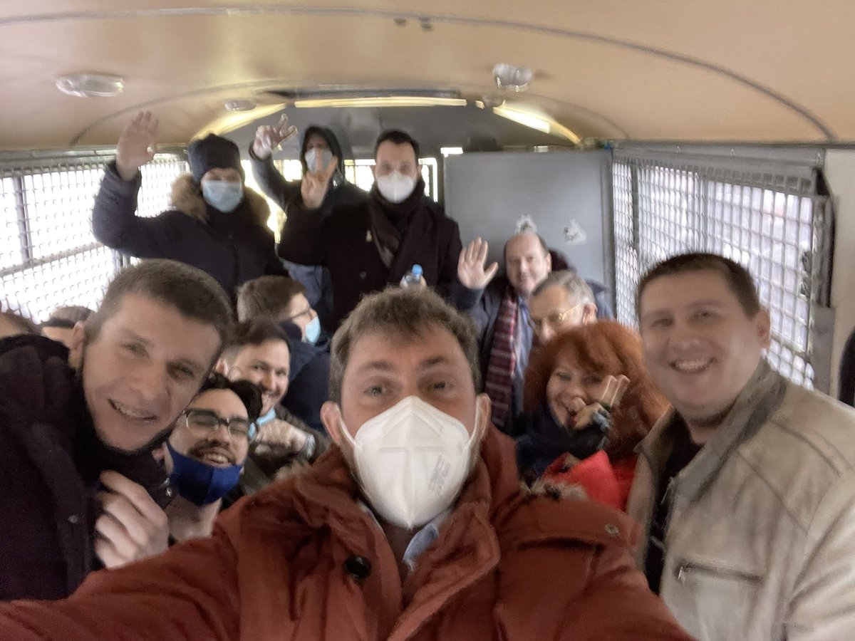 Какая стремительная карьера. Только что модерировал встречу депутатов в зале, уже моделирую встречу депутатов в автозаке.