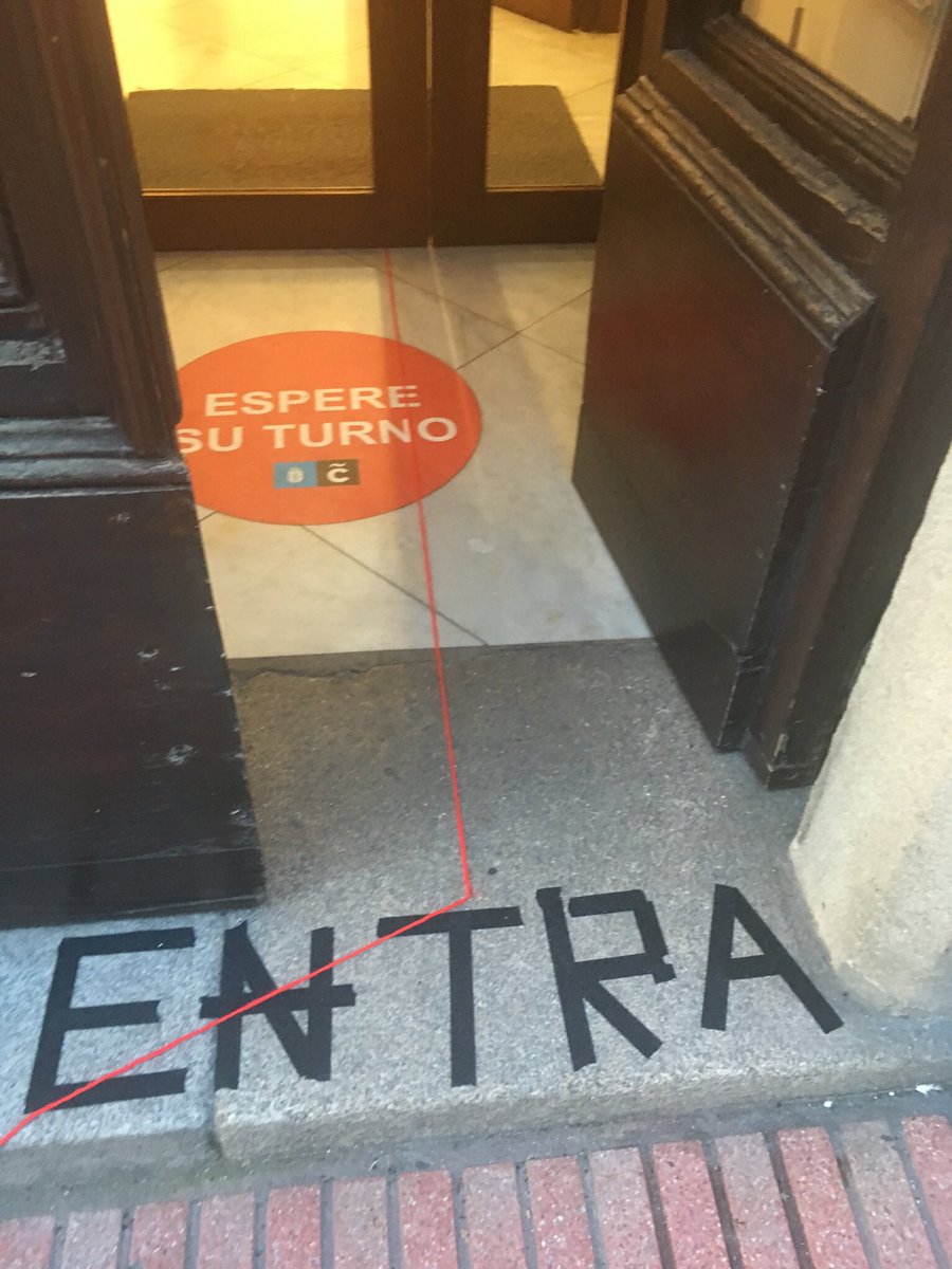 <a href="/ConcelloCoruna/">Concello da Coruña</a>  #CulturaSegura #culturaCoruña #CasasMuseo    Onte o Quiosco Alfonso e a Casa Museo Casares Quiroga separadas por algo máis de un quilómetro uníronse cun fío vermello . Performance  da artista coruñesa Rita Rodriguez .