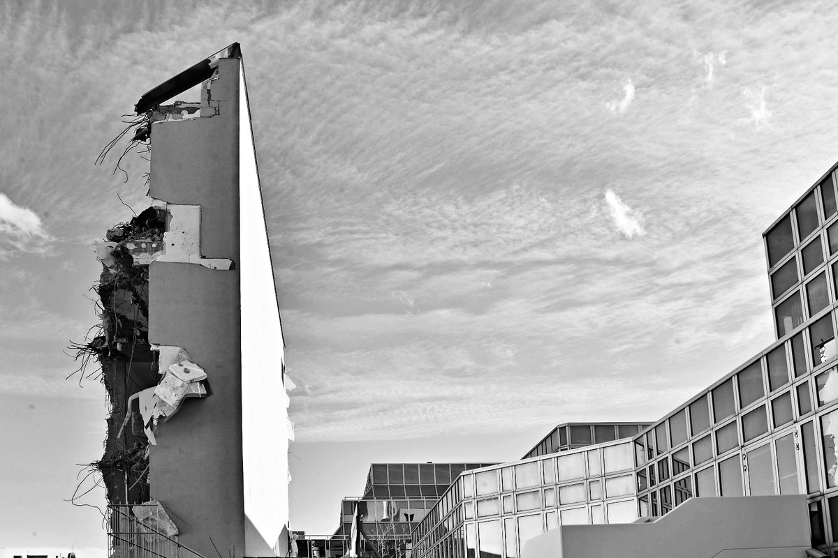 TheApexArchive's tweet photo. Die kargen Reste,
vom Abbruch-Feste...
#Abbruch Nordbergstraße (#althanquartier) schreitet voran.
#demolition #blackandwhitephotography #abriss #Wien #althan https://t.co/qz1bOhlfAw
