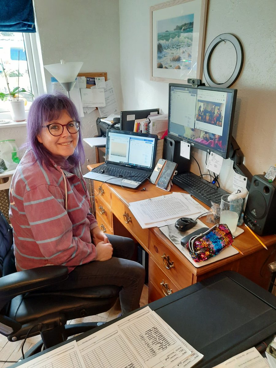 Mrs.P all ready at Misson Control! #runamusiccentrefromhome! 
#howmanyscreens?
@hertscymg @hertsmusic @HMSNorthHerts <a href="/HMSStevenage/">Stevenage Music Centre</a> @HMSBaldock @benstevenscello