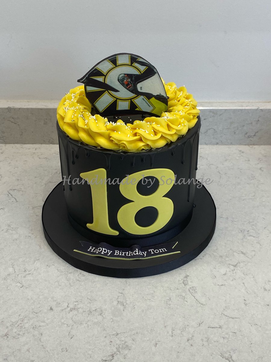 HandmadeSolange's tweet photo. Recent cakes https://t.co/u7NUSoSjoc