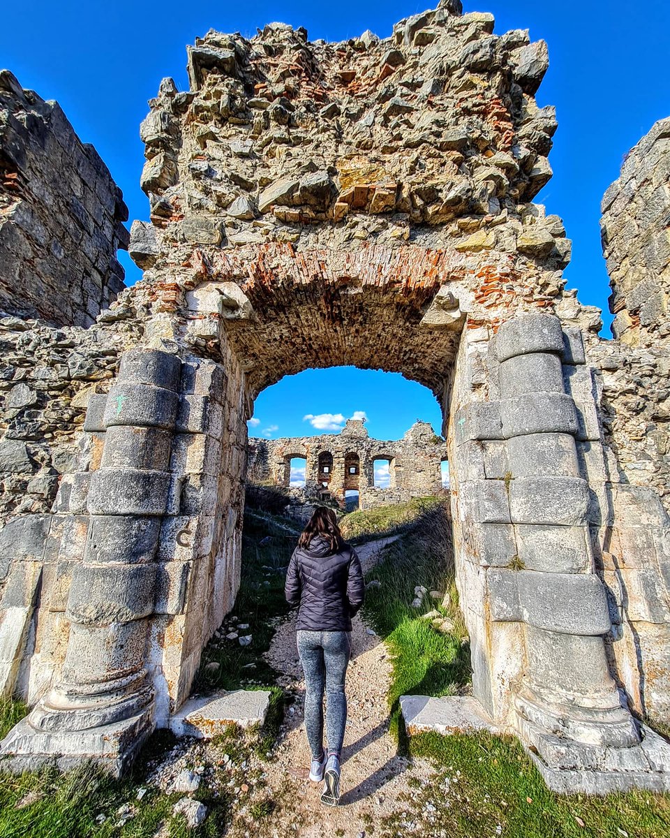 Soriaestademoda's tweet photo. ¡Un castillo #único en #España!
Fue el primero de este estilo en nuestro país.Del castillo de San Leonardo son característicos sus #baluartes, un estilo de construcción utilizado en #Italia y que más tarde sería inspiración de los fuertes abaluartados de las #Américas. @CyLesVida https://t.co/COjcRJFIWS