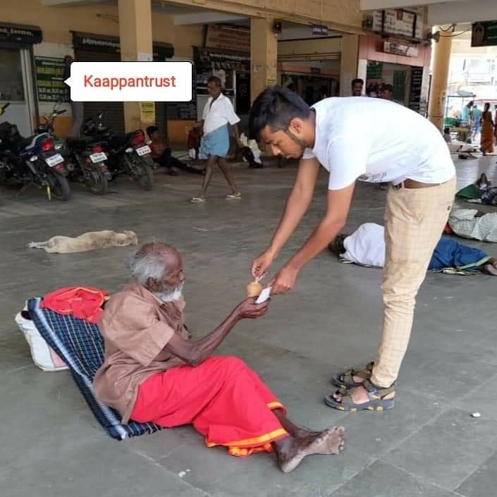 Kaapaantrust's tweet photo. #காப்பான்அறக்கட்டளை #சார்பாக #பசியில்லாபழநி #திட்டத்தின்கீழ் #404ஆம் #நாளான #இன்று #சாலைஓரங்களில் #வசிக்கும் #ஆதரவற்ற #நபர்களுக்கு #உணவு #வழங்கப்பட்டது..!!! https://t.co/lXNZAauDMm