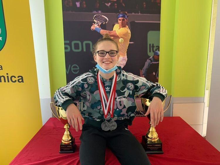 Antonina Czajka finished runner-up in singles🥈and doubles🥈pairing with Amelia Paszun at the U14 National Championships 🇵🇱🎯

Big congrats to Antonina, her parents and coaches 👏👏👏 #AKAcademy #TeamAngie