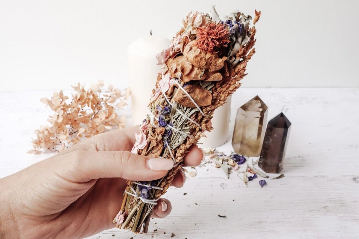iambeached's tweet photo. Everything you want to know about sage smudging: https://t.co/nFjc1Q0C2c #spiritual #smudging #sagesmudging #wellbeingblog #lifestyleblog #selfcare #blogginggals #bloggerssparkle #bloggerstribe #bloggerloveshare https://t.co/qqJrEhbI0f