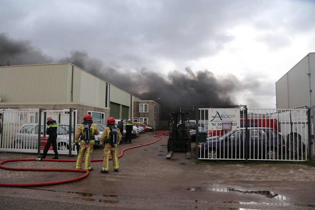 Grote brand bij autosloop Heeze . 13 maart 2021.