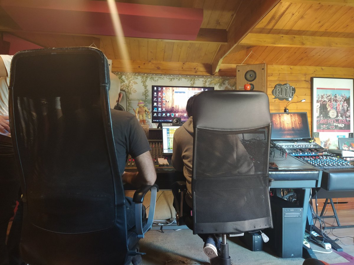 Neptunia ya está a fondo en la grabación de su próximo trabajo!! 

#grabacionessumergidas #estudio #grabacion #mudica #neptunia