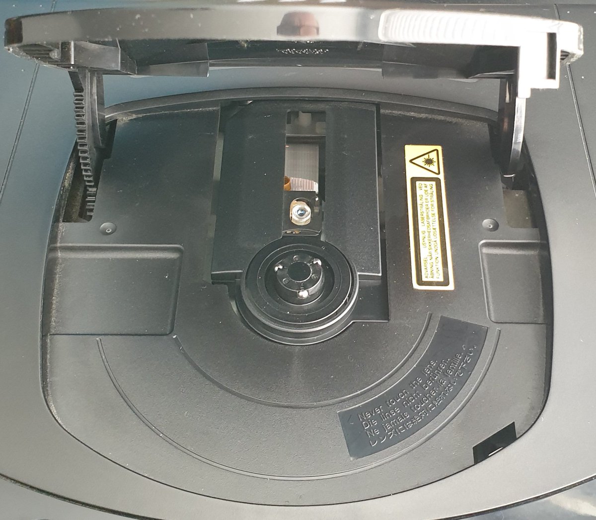 bawz's tweet photo. seeing as it's Satur(n)day, what better time to give this little black box some tlc. starting with a 50/60Hz switch, and installation of the #Fenrir ode
#projectsaturn https://t.co/RS0tXX8bRh
