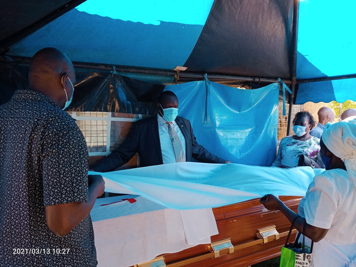 IndimuliMedia's tweet photo. 1/2
@KahiIndimuli,has today morning condoled with friends&family of the late Tony Saisi in Mulundu,North Maragoli ward&the late Richard Chabeda in Busali Ward b4 heading to Mago in Wodanga ward for the funeral service of the late Mama Turfosa Jendeka,sister to his late mother... https://t.co/zPDGxEOoca