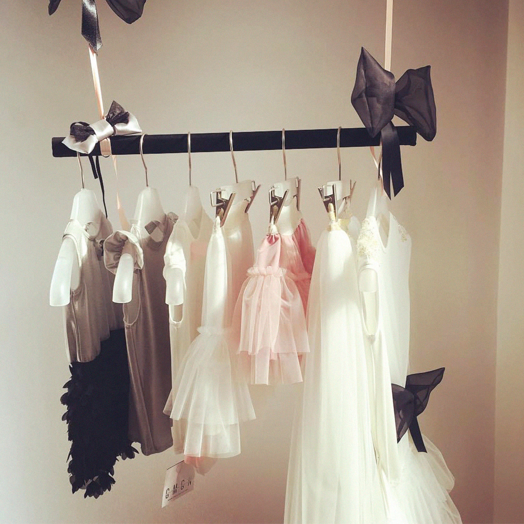 fflarapita's tweet photo. 𝙋𝙤𝙨𝙖'𝙩 𝙜𝙪𝙖𝙥𝙖 𝙘𝙖𝙙𝙖 𝙙𝙞𝙖 👗📏Natàlia Guart, dissenyadora i creadora de la seva pròpia marca Fada Feliche, formarà part del nostre #FF2021 ~

🩰 Vine a descobrir els seus #sueñosdeltul i altres dissenys exclusius #handmade!

#terresdelebre #proximitat #larapita https://t.co/cjPID8sMZQ