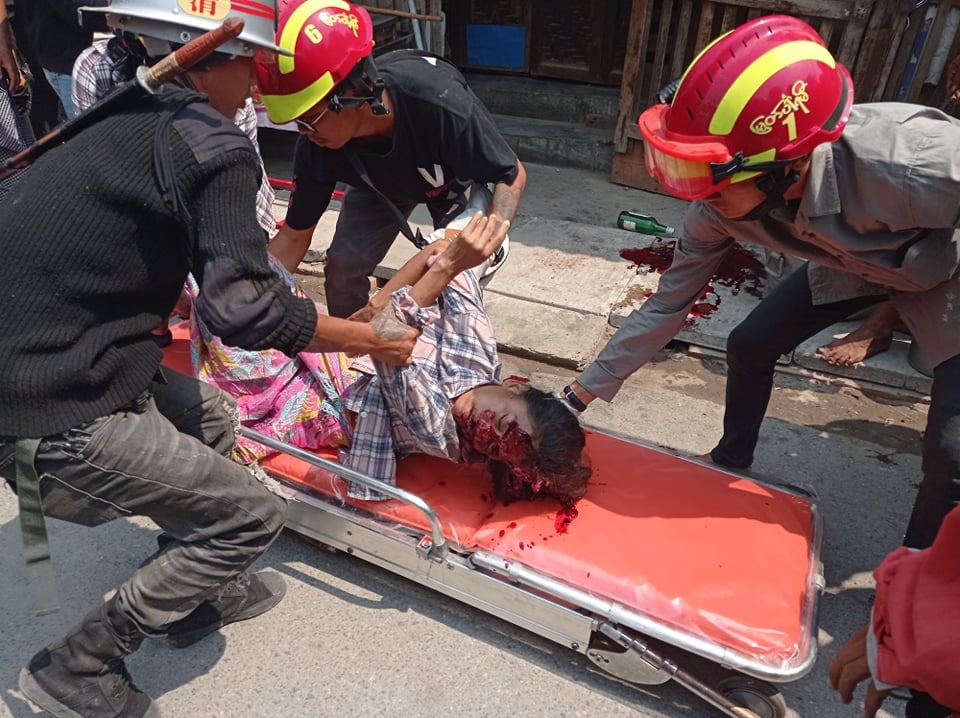 IrrawaddyNews's tweet photo. At least four people were killed and the casualty toll was expected to climb in #Mandalay Region’s Sein Pan ward on Saturday as soldiers and police opened up with sustained bursts of gunfire on protesters, according to locals. Many injured people were in critical condition. https://t.co/JBefnDMlfh