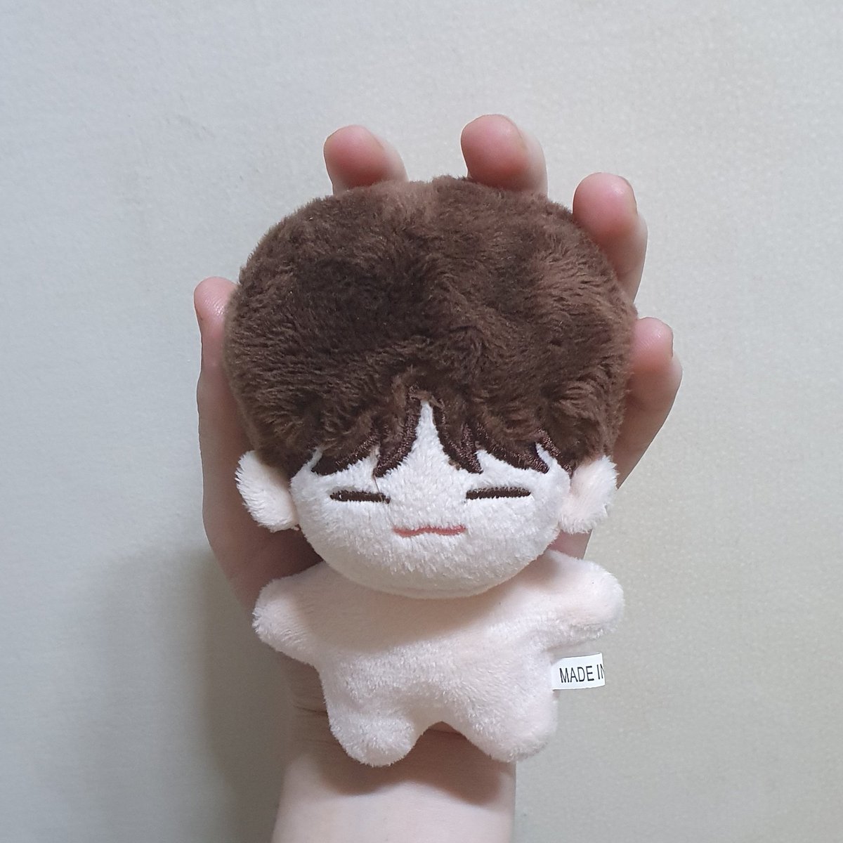pou_0524's tweet photo. 사진으로 볼 때도 너무 귀여웠는데 실제로 보니까 더 사랑스러운 거 있죠ㅠㅠㅠ 크기도 한 손에 딱 들어올 정도로 작고 이쁘고ㅜㅜㅠ 이뻐서 심장 부여잡고 울고 있어요ㅠㅜㅠ
@10cm_hyuk https://t.co/P6QMpKKDgB