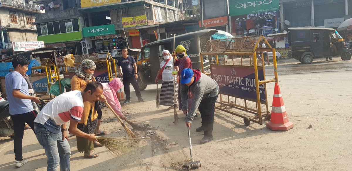 A. K. Loram Corporator ,ward 20 Bandardewa took out his team for routine social service under his ward on 13/03/2021.