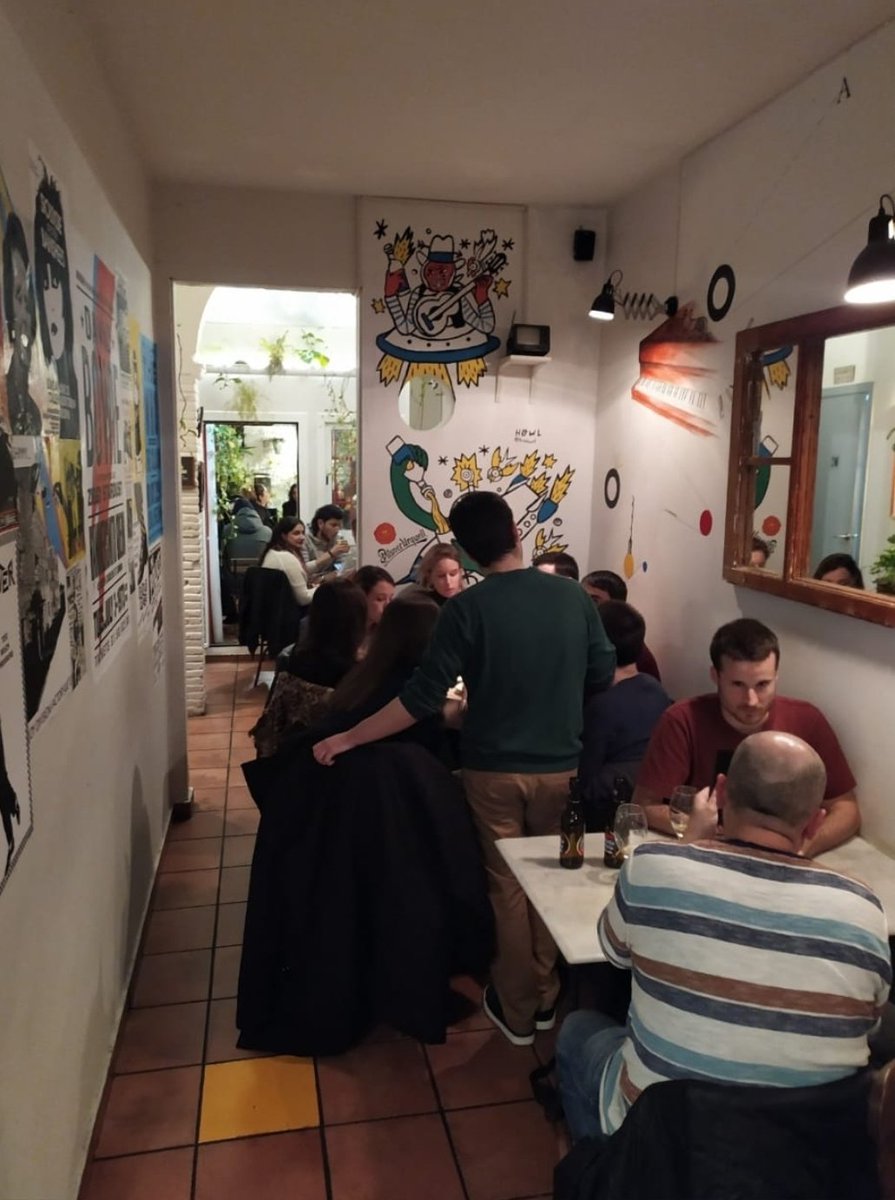 Fa un any, la darrera nit abans que ens confinessin 😥... Com enyorem les nit🌃‼ Però un any desprès, aquí seguim, és finde, fa sol ☀️, tenim terrassa(es), tenim vermut, birra, picoteo... i ganes mil que ho passeu bé 🎉👯‍♂️. A les 12h obrim! <a href="/DO_sants/">D.O. Sants</a>