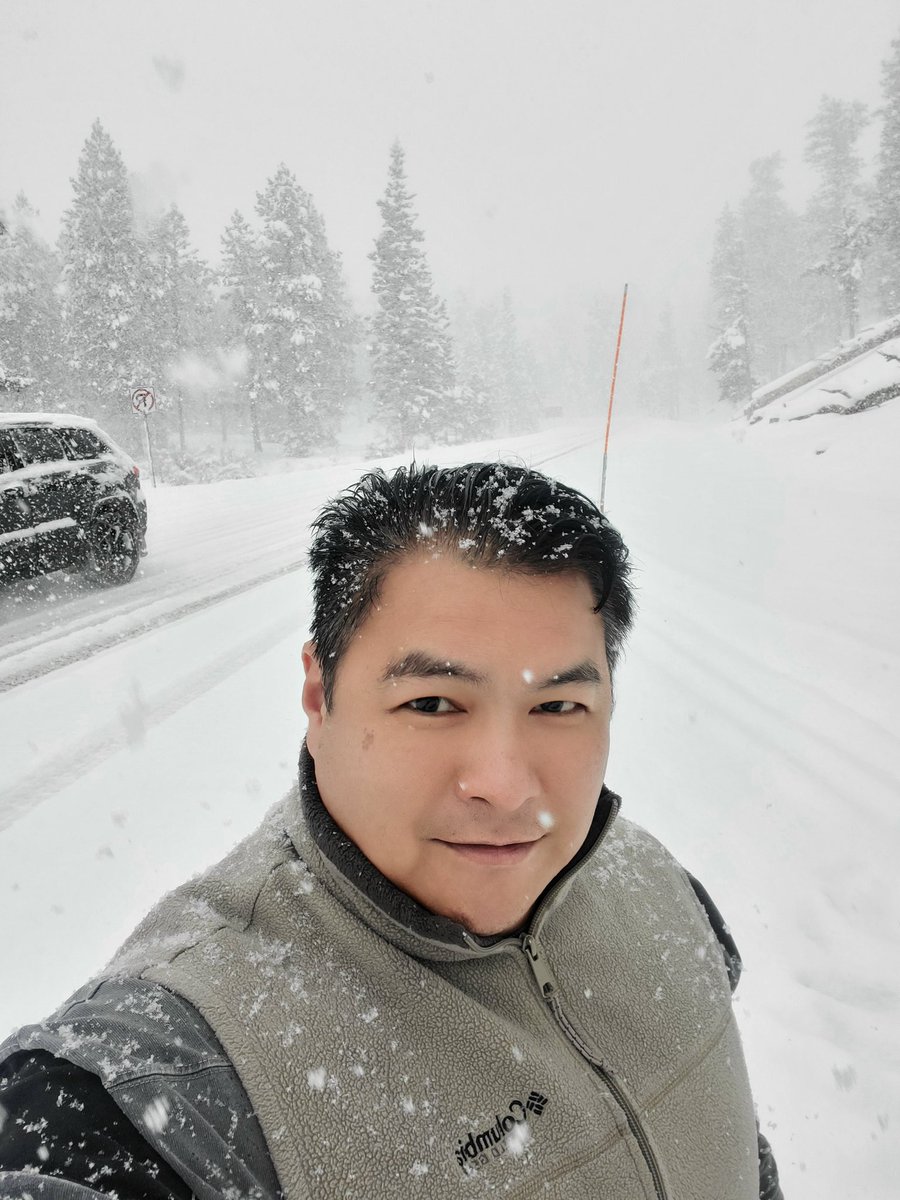 ronbart28's tweet photo. Been a while being able to experienced snow. A quick get away turned really good here in NV.

#quickgetaway
#nonrevlife
#vegastrip
#wantotravelwithme
#firsttimesnowagain https://t.co/6dtqQE2DUl