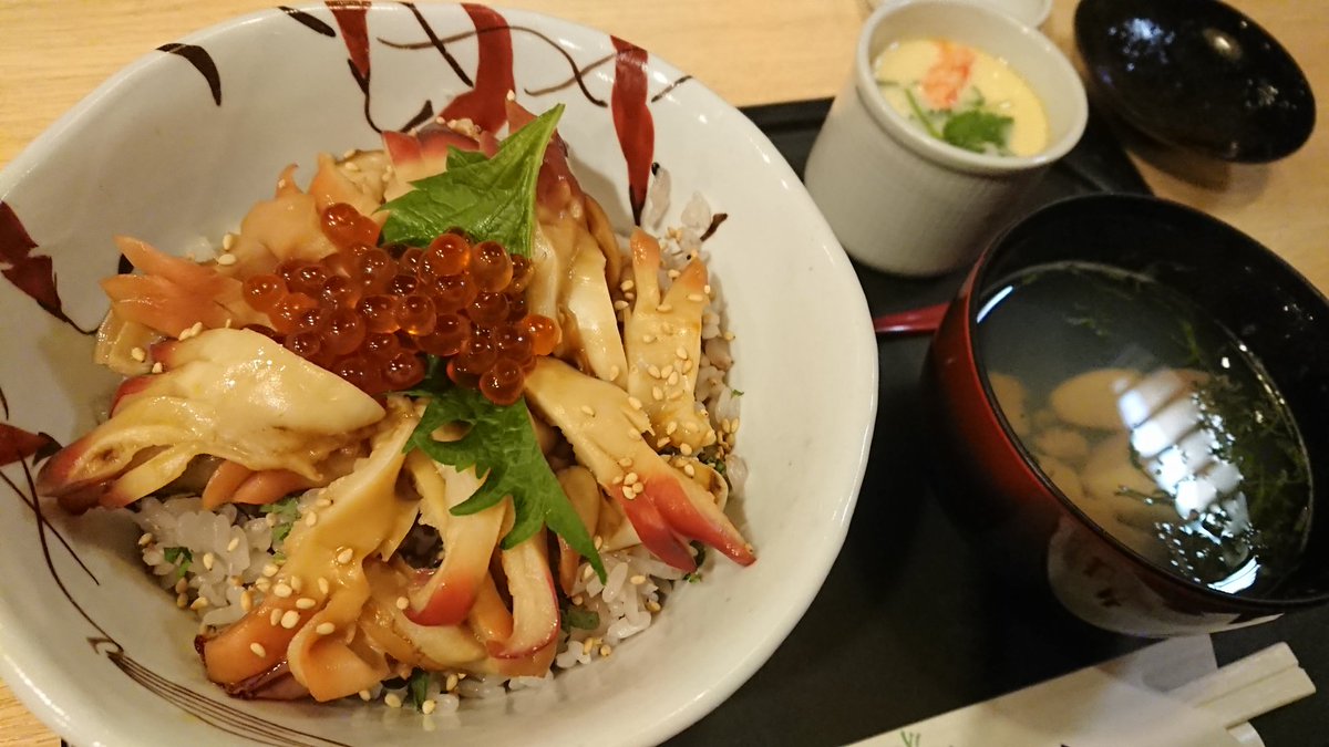 灰色の魔女 鮨大竹 三沢ほっき丼 冬の青森県 三沢市の名物 ほっき貝 まだ 今季の冬は 食べて無いので食べにドライブです W ｷﾘ 選んだお店は 鮨 大竹 です 冬季限定 ヅケあぶりホッケ丼 を注文です ホッキ貝の炊き込みご飯に 漬け