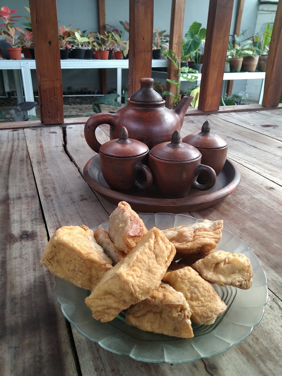 imma_mbul's tweet image. Suguhan sore ini .........

#tehpoci 
#nasgitel 
#tahubaso