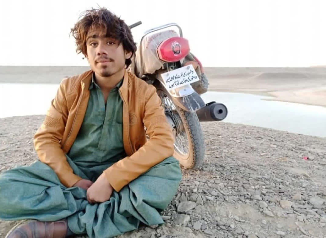SammiBaluch's tweet photo. جہانزیب کو 17فروری اور اویس شاہ کو 11فروری 2021 کو پنجگور سے لاپتہ کیا گیا تھا اسکے بعد انکے لواحقین نے @VBMP5تنظیم کوتفصیلات فراہم کیں اورنام لاپتہ افراد کےلسٹ میں شامل کیالیکن کل کوئٹہ CTD پولیس کا دھماکہ خیز مواد کے ساتھ انکی کو گرفتاری ظاہرکرنا انکی زندگیوں کیلئے تشویشناک ہے۔ https://t.co/JIAFf6apJS
