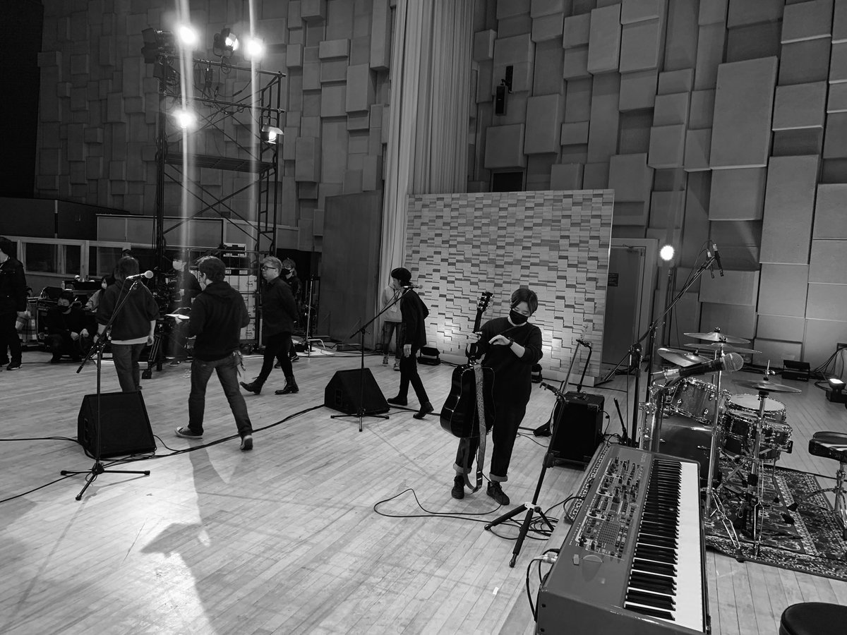 8ch_piano's tweet photo. 高橋優サポートにて、NHK「しあわせ運べるように〜被災地をつないだ心の歌〜」にて出演しました！
「福笑い」も、かれこれ10年以上演奏させてもらってるんやなぁ…(たぶん人生で一番演奏回数多い曲！)

今でも元気をくれる楽曲です。

ありがとうございました^_^ https://t.co/bzGdgdc3mK