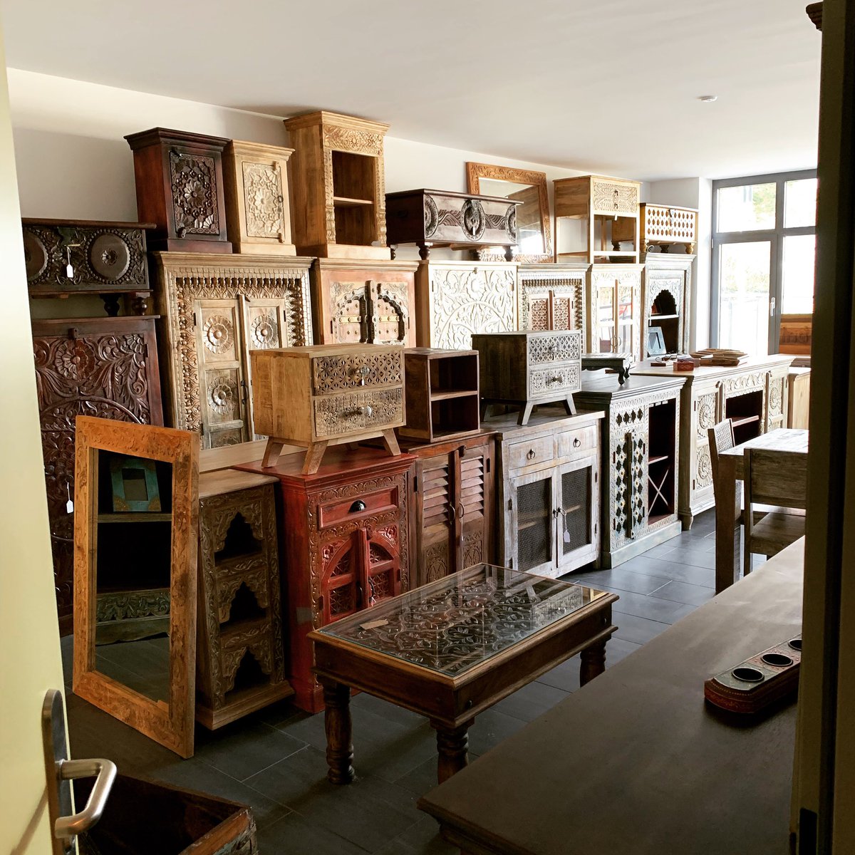 indowoodualize's tweet photo. When I open the door to the #indowoodualize showroom…
https://t.co/U68eXSblbf

#shabbychic #designfurniture #interiordesign
#mangowood #indianfurniture  #woodworking #mangoholz #massivwood #mangoholzmöbel #massivholz #massivholzmöbel
#affolternamalbis #landhausstil https://t.co/kJThVjRKJz