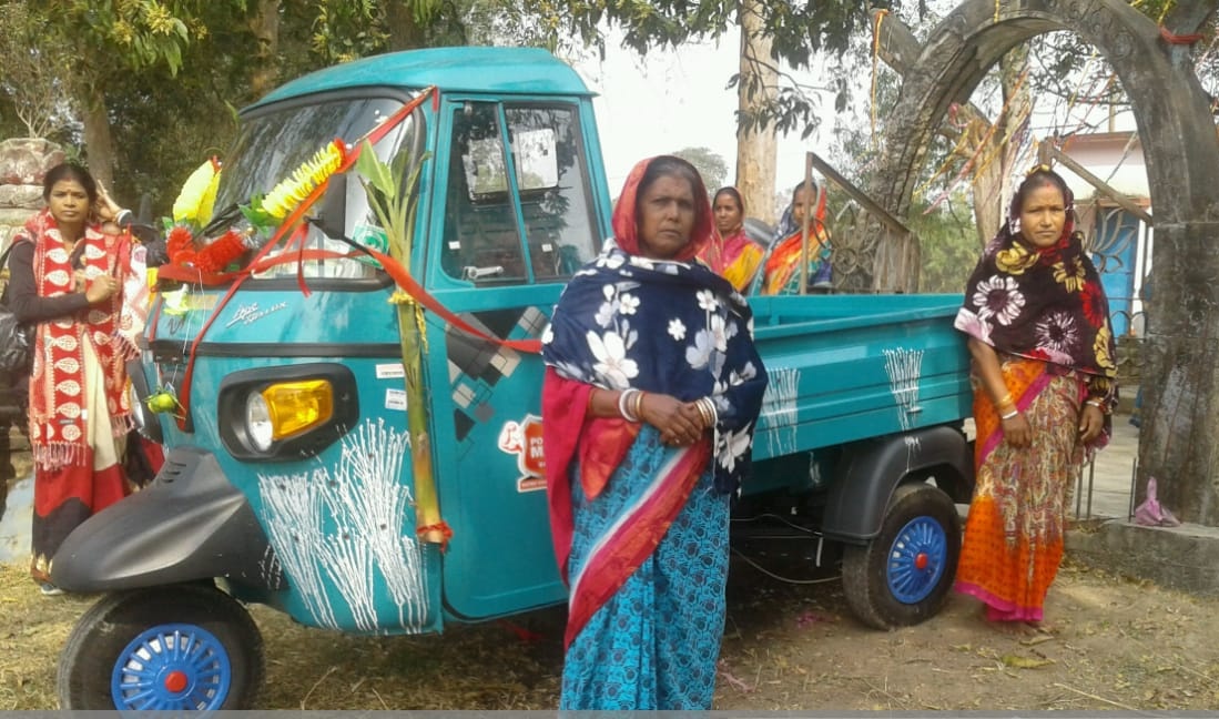 DM_Bhadrak's tweet photo. #EmpowerWomen
#missionshakti
Auto with icebox provided to Maa Banabibhu SHG, Barandua, Basudevpur Block with financial assistance of Rs.1.80 lakh under PMSY 2020-21. They are engaged in fish marketing. https://t.co/PQKwXKzT9j