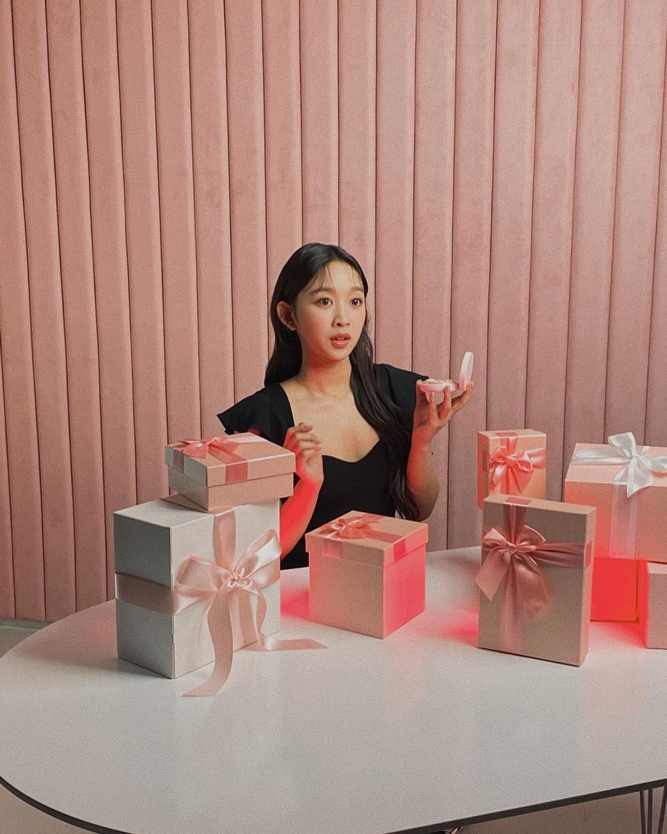 SecretnumberG's tweet photo. SECRET NUMBER OFFICIAL INSTAGRAM UPDATE

[#DITA] OFF camera 🎬 ON camera • 😕😎😳😆😛😘😉 #Advertising #Behind the scenes 🤍💜

🔗: https://t.co/2w0DcYzrM5 

#시크릿넘버 #레아 #수담 #디타 #진희 #데니스 #SECRET_NUMBER @5ecretNumber https://t.co/2LR9cfjc75
