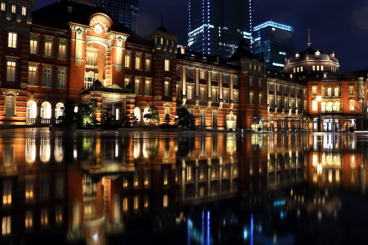 e7express's tweet photo. 2020 3/13 @東京
『東京駅舎×水鏡』🚉
雷雨からの雨上がり直前撮影📷✨
風が強く寒すぎました🥶
#photography #reflection
#photoview #night_japan
#stationbuilding
#写真が好きな人と繋がりたい
#ファインダー越しの私の世界
#駅舎 #水鏡 #夜景 #夜景風景
#東京駅前撮り https://t.co/rKUjtM2gzH