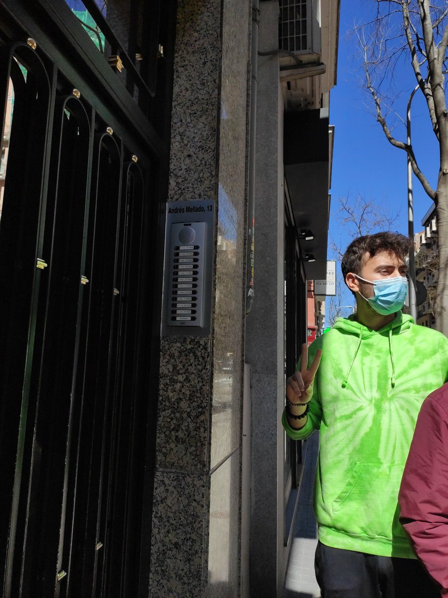 Louupess's tweet photo. #stopbarretas telefonillo para personas ciegas https://t.co/uwfZCanrTJ