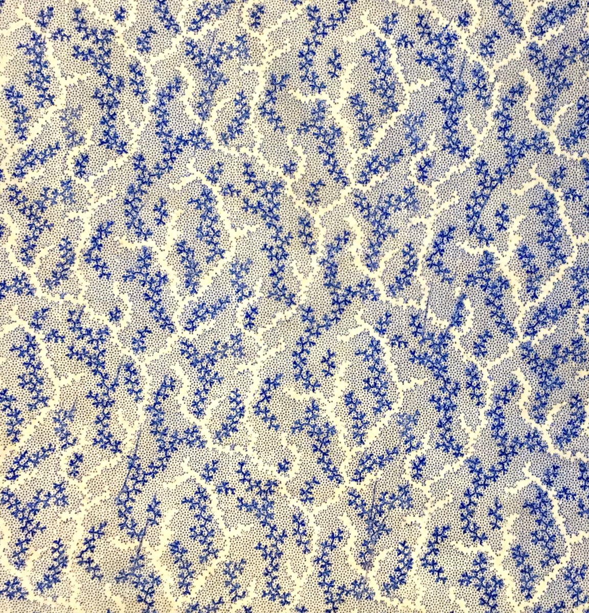 dominotier's tweet photo. Ich hatte die Herstellungszeit dieses Walzendruckpapiers (Tiefdruck) auf das Ende des 19. Jahrhunderts geschätzt. Auf Instagram fand ich es als Vorsatzpapier an einem Buch von 1845.
#buntpapier #decoratedpaper #walzendruckpapier #rollerprint #tiefdruck #endpaper #vorsatzpapier https://t.co/4CqZDhbojs