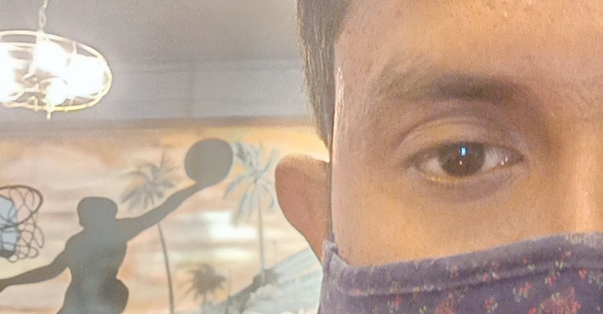 Wisdomkne's tweet photo. प्यार आदमी को अंधा बना देता है ।
भगवान का शुक्र है हम देख पा रहे हैं ।
#बज़्म
#twitterEye https://t.co/nehe8ysyK1
