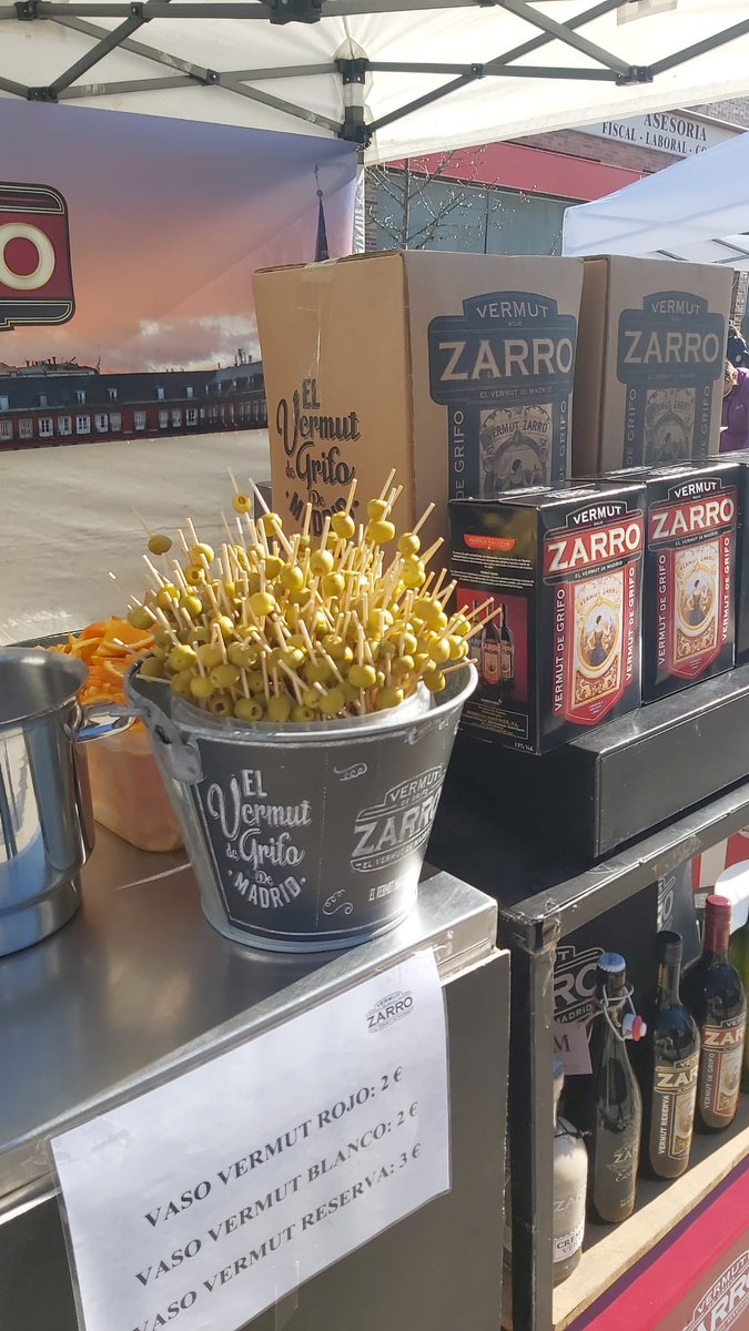Ayto_Las_Rozas's tweet photo. Ya está en marcha, hasta las 15h., la Feria Verde en la Calle Real de #LasRozas.

👩‍🌾 Pásate y disfruta de los mejores productos locales, ecológicos y artesanos!!

🗓 A partir de ahora se repetirá el segundo fin de semana de cada mes.

➕ https://t.co/CTf5ExMtG9 https://t.co/vSO8yCplCc
