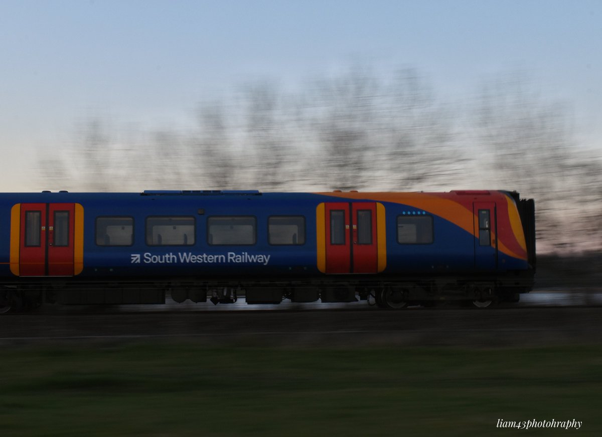 liam43photos's tweet image. Pan Shot! @SW_Help 450093 working a service from Poole to Winchester. #SWR #Class450 #siemens #desiro #Poole #Winchester #SWML #UKRailEnthusiasts #railwayuk_ #PanShot #panning #photography #nikon #nikonphotography #nikonphotographer