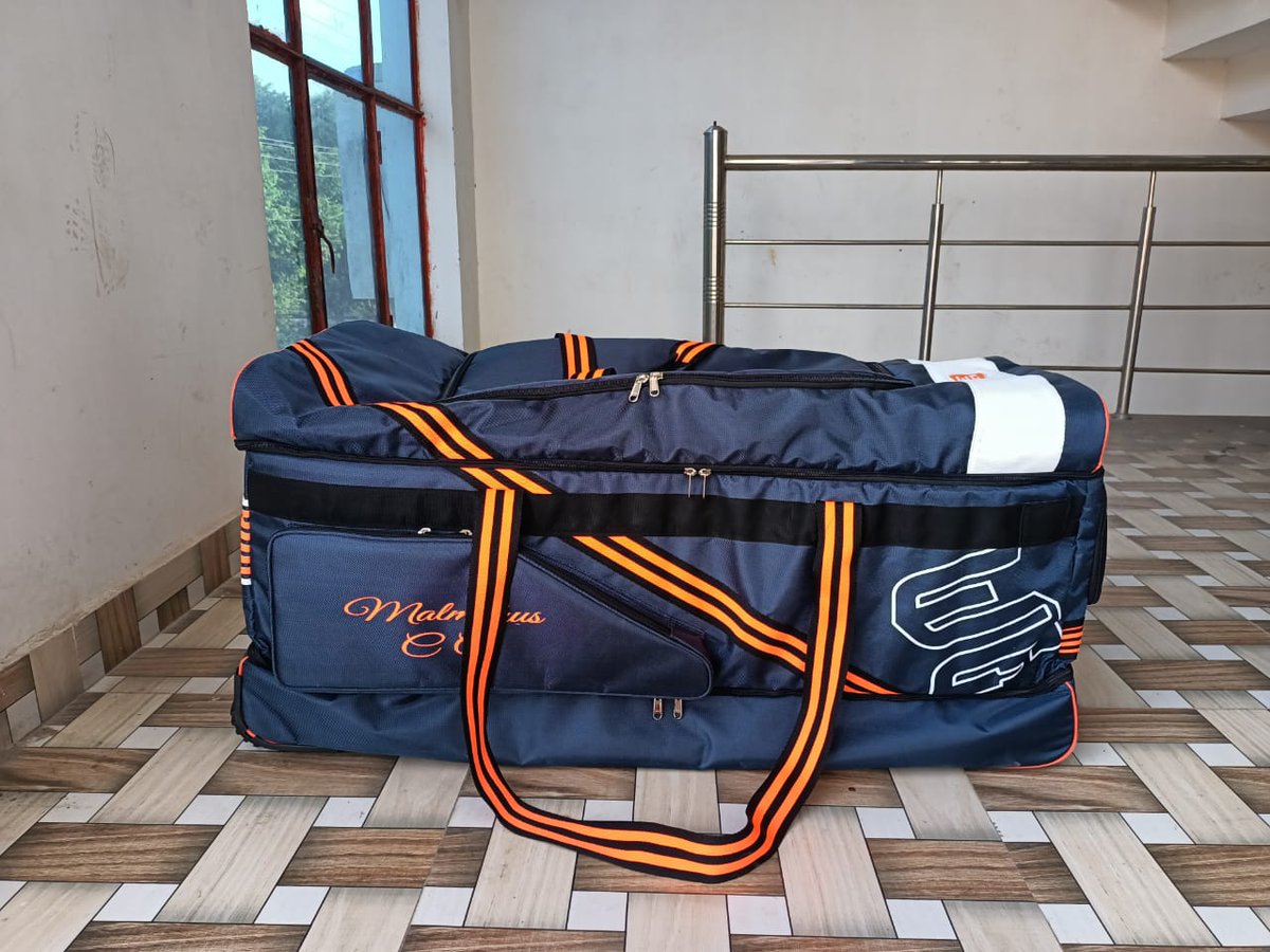 Wg4uS's tweet photo. New club bag with personalized colours and name. https://t.co/MhNCpmO1uq