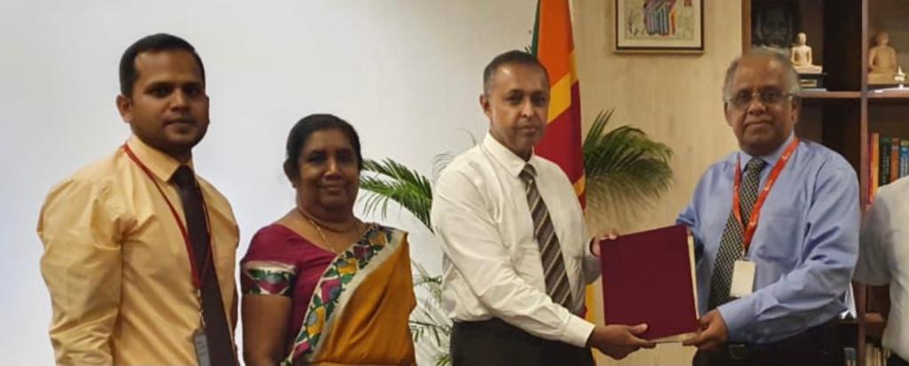 ReadToMe_EdTech's tweet photo. #RightToRead signs MoU with the Ministry of Education -Sri Lanka to implement AI tech-enabled #ReadingAndComprehension of English textbooks in all schools in the country.
This program is set to impact 4.2M students & thousands of teachers in Sri Lanka.
#EdTech
@EnglishHelper https://t.co/L2r0k46tYJ
