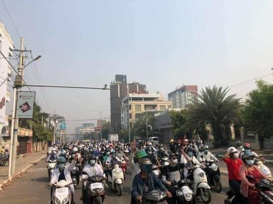 SYitoe's tweet photo. We are inspired everyday by people of Mandalay who are fearless and courageous in the face of adversity. 

Motorcycle strike marching to Man Myo Kyon

✨Smart City Mandalay ✨

TOWARDS FEDERAL UNION 
 #Mar13Coup
 #WhatsHappeningInMyanmar https://t.co/9DaZiWLSFV
