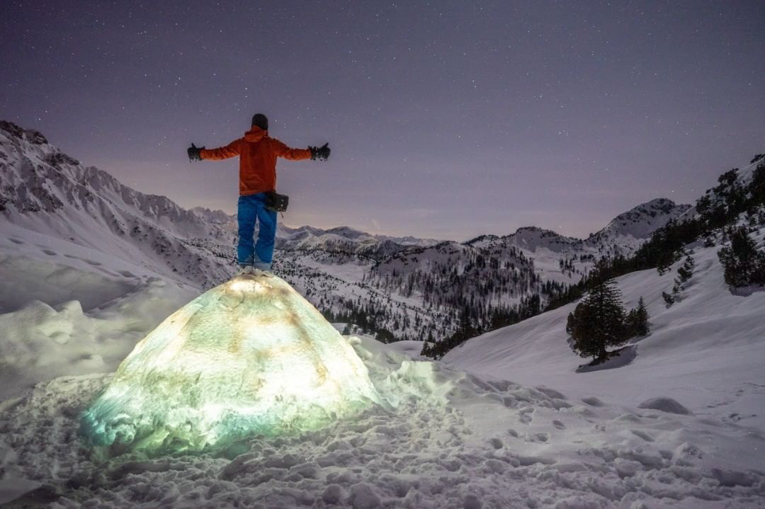 COSYSPEED's tweet image. If you love snow and glaciers, you’ve got to follow Tobias and his adventures in his home region in the Swiss Alps! Check out his Instagram @wedau.ch 💙