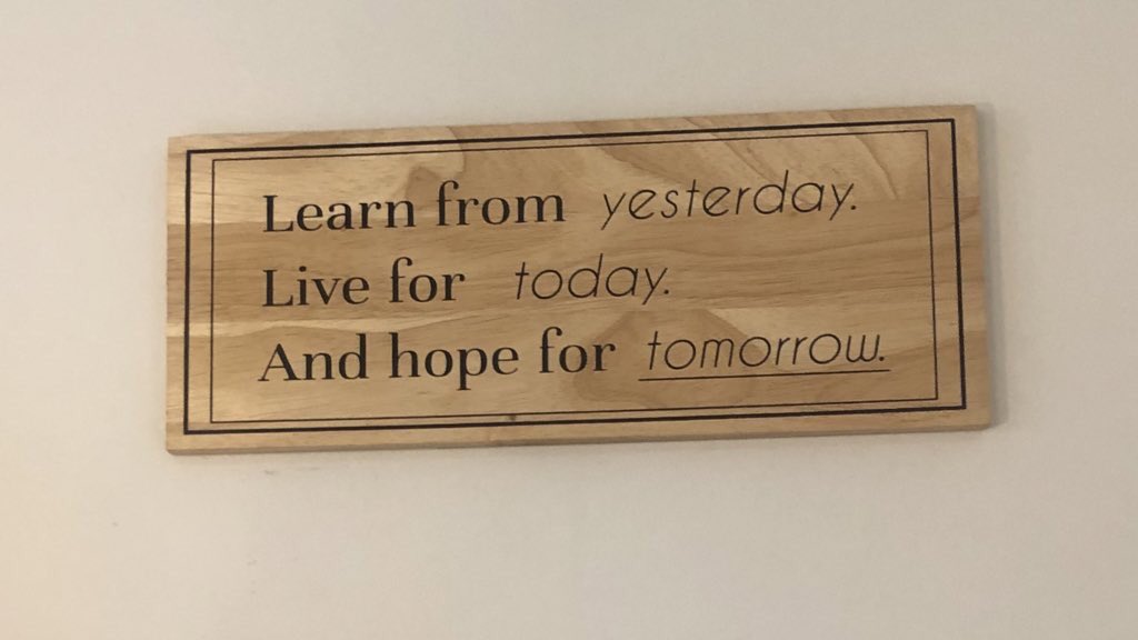 ไปเจอมาที่คาเฟ่ร้านนึงละชอบมาก ประโยคนี้โคตรจริงเลยมึง