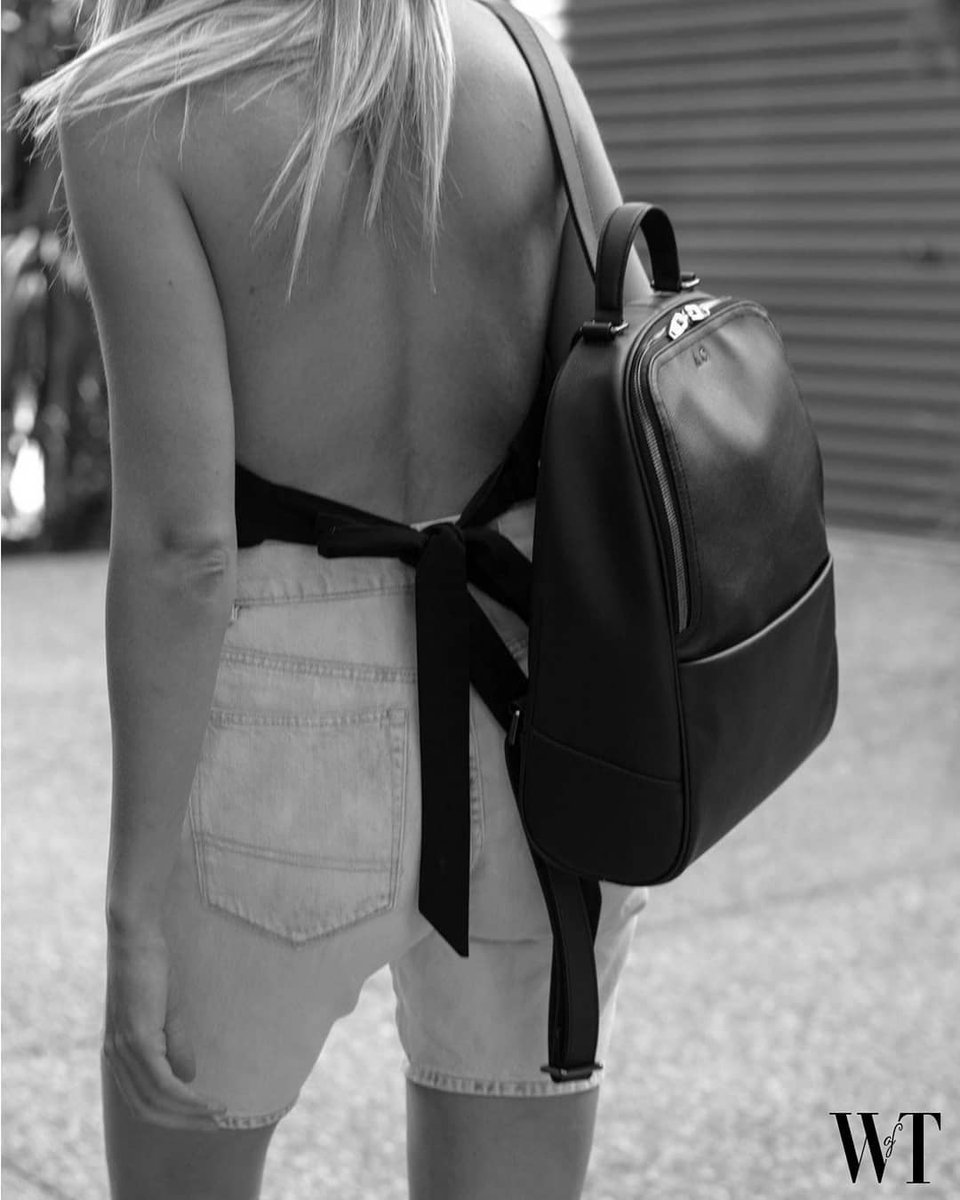 CRUELTY-FREE LUXURY ✨
-
Hand-crafted from cactus leather, ‘Darcy’ Daypack by @a_c____official is the perfect backpack.
.
wardrobeoftomorrow.com
-
#sustainablefashion #sustainableliving #fashion #luxury #luxuryfashion #sustainablebag#wardrobeoftomorrow #wtvox