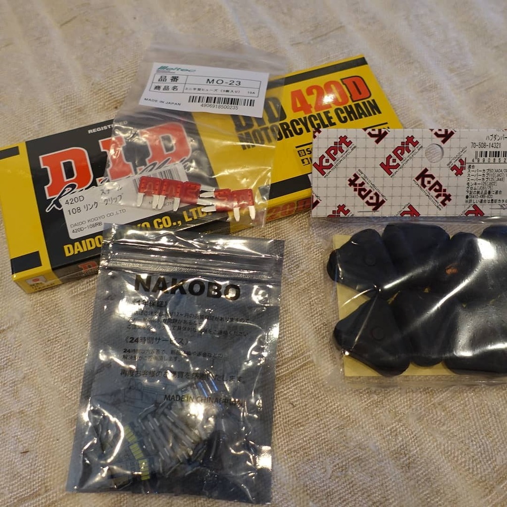 Gasoline_meguro's tweet photo. 色々購入。(゚∀゚*)
燃費をチェックしたいから給油ごとに一つずつ交換する予定。
さっき#motodx 注文しました。オイル交換もしなきゃ。優先順位が難しい。
#wave125i #c125 #ct125 #cc125 #grom #カブ #スーパーカブ #ハンターカブ #クロスカブ #タイカブ https://t.co/9umQ9IoC35 https://t.co/34nJvJ1xPN